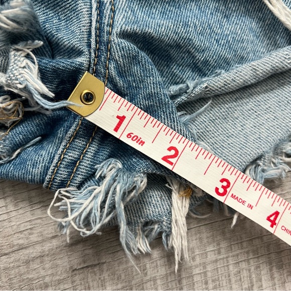 LEVI’S PREMIUM 501 Medium Light Wash Distressed High Rise Cutoff Denim Shorts 26 - Picture 10 of 16